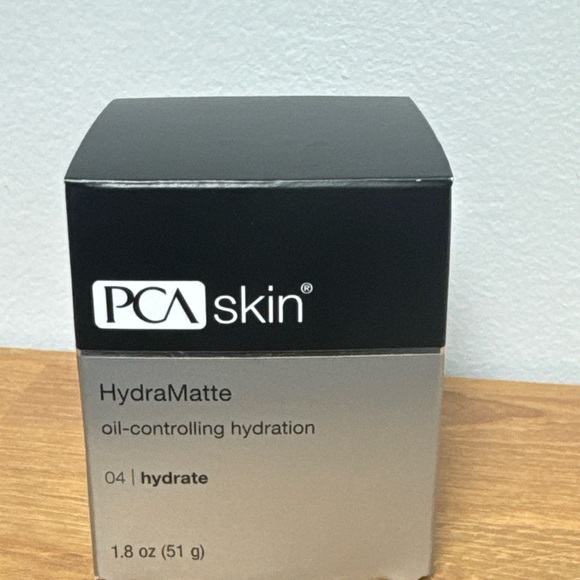 HydraMatte Oil-Controlling Hydration 1.8 oz new in box